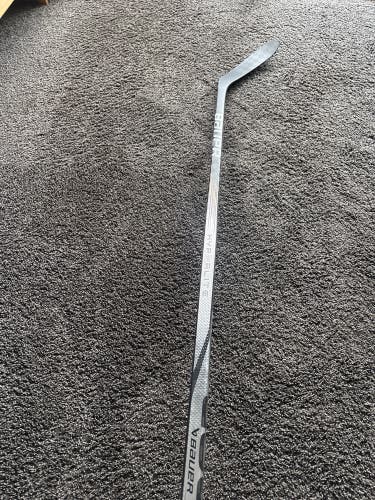 Senior Bauer Twitch Right Handed Hockey Stick P28M 107 Flex (New)