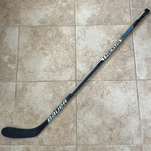 Senior Bauer Nexus N2900 Right Handed Hockey Stick P28 87 Flex (Used)