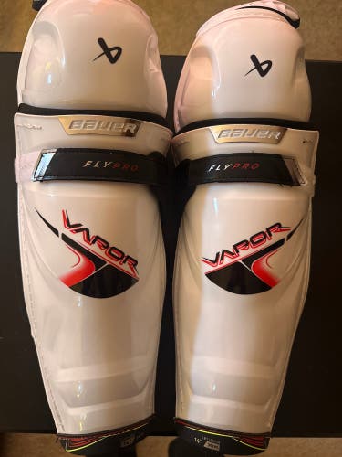 Intermediate Bauer Vapor Flypro 14" Shin Pads (New)