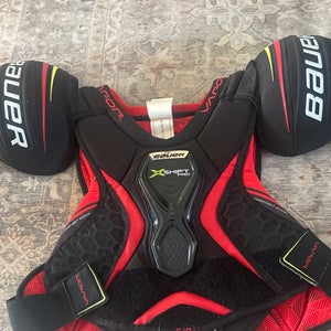 Men's Small Junior Bauer Vapor Shoulder Pads (Used)