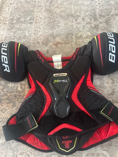 Men's Small Junior Bauer Vapor Shoulder Pads (Used)