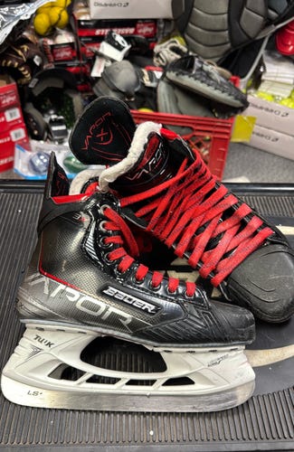 5.5 INT FIT 1 Bauer Vapor 3X Used Intermediate Size 5 ice Hockey Skates
