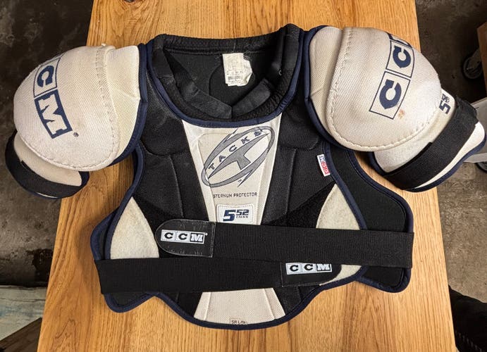 Men's Large Senior CCM Tacks Shoulder Pads (Used)