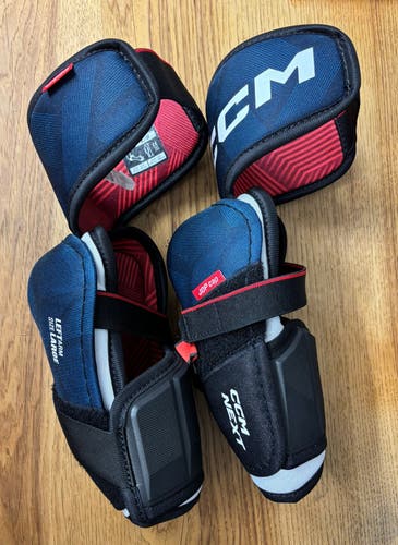 Senior Large CCM Next Elbow Pads (mint condition)