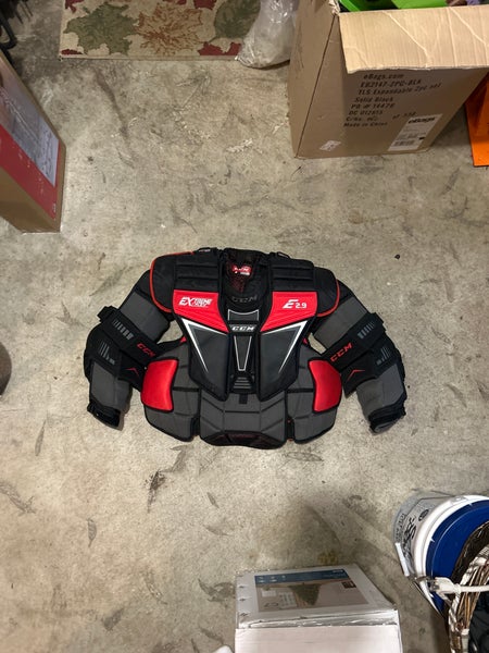 Large CCM EFlex 2.9 Goalie Chest Protector (Used)