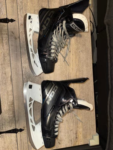2023 CCM JetSpeed FT675 Hockey Skates Regular Width 9.5 (Used)