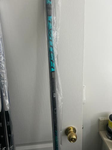 Senior Bauer Twitch Left Hand Hockey Stick P28 77 Flex (New)