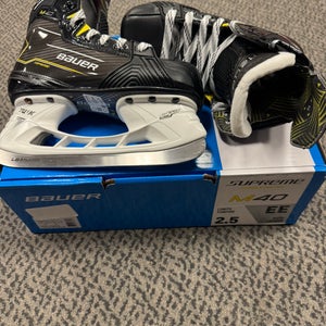 Bauer Supreme M40 Hockey Skates Extra Wide Width Size 2.5 (New)