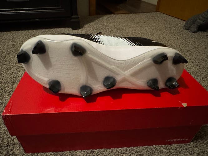 Black Men's Size M 10.5 (W 11.5) New Balance 4040v7 Low Top Molded Cleats (New)