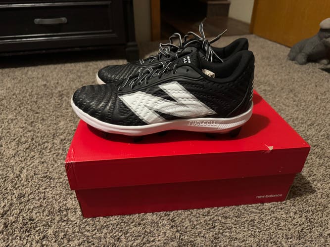 Black Men's Size M 10.5 (W 11.5) New Balance 4040v7 Low Top Molded Cleats (New)