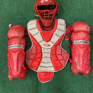 Easton Elite X Catcher's Gear Set – Helmet, Chest Protector, Leg Guards + Knee Savers