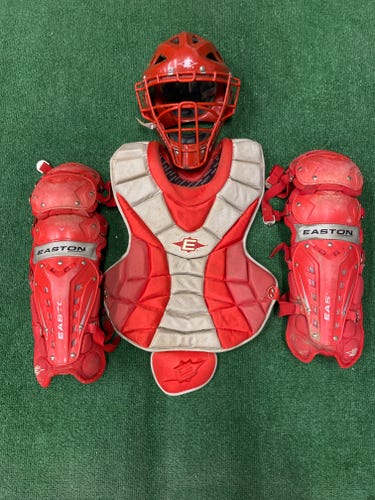Easton Elite X Catcher's Gear Set – Helmet, Chest Protector, Leg Guards + Knee Savers