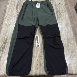 Nike Tech Woven Oversized Pant Dark Green Black Men’s Medium HM7158-338 $135

New With tags