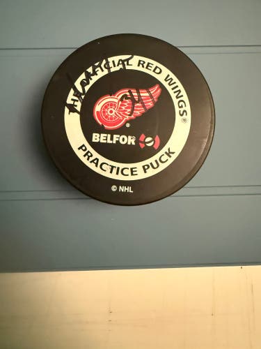 Manny Legace Signed Puck Detroit Red Wings.
