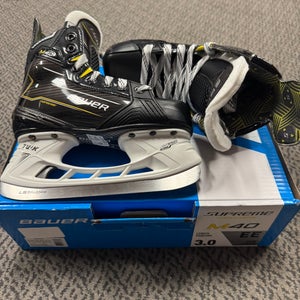 Bauer Supreme M40 Hockey Skates Extra Wide Width Size 3 (New)