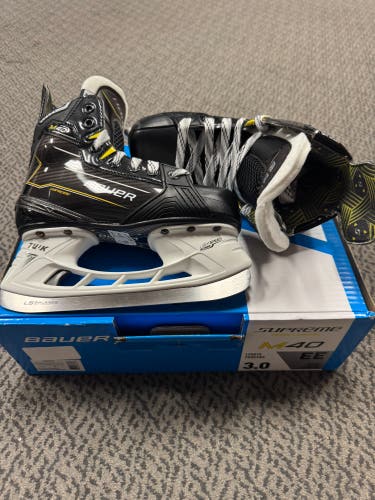 Bauer Supreme M40 Hockey Skates Extra Wide Width Size 3 (New)