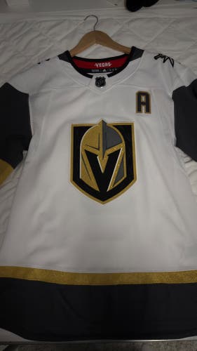 Vegas Golden Knights away Jack Eichel Jersey Men’s Extra Small (44)