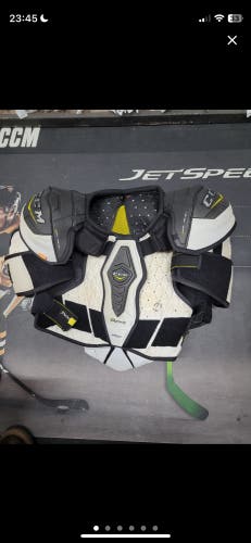 Medium Senior CCM Tacks Pro Shoulder Pads (Used)