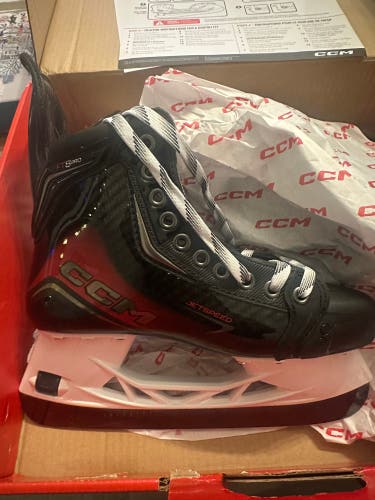 CCM JetSpeed FT8 Pro Hockey Skates Regular Width 6 (New)