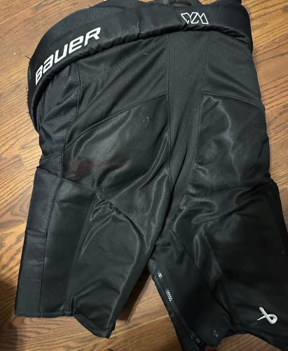 Senior Women’s Large Bauer Vapor X-W Hockey Pants (Used)