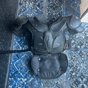 Large Youth Xenith Flyte 2 Shoulder Pads with Battle Backplate (Used)