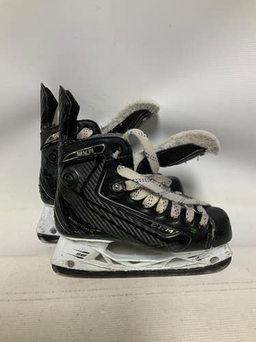 Used CCM RIBCORE 8K5 Intermediate Hockey Skate Intermediate 5.0 11823-S000036383