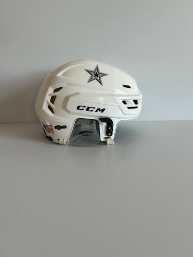 Used White Medium CCM Tacks 310 Helmet