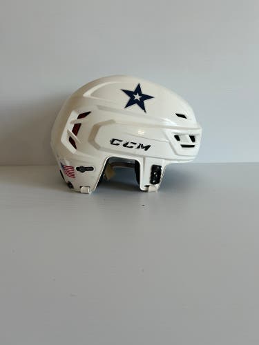 Used White Medium CCM Tacks 710 Helmet