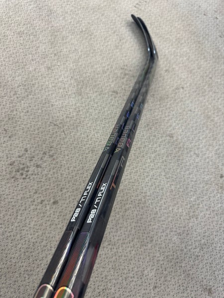 2-Pack Senior Black Bauer Nexus Tracer Right Handed Hockey Stick P28 77 Flex (New)