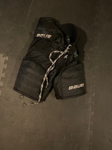 Men's Junior Medium Bauer Hockey Pants (Used)