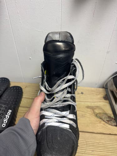 2023 Bauer Vapor Hyperlite 2 Hockey Skates Regular Width 7 (Used)