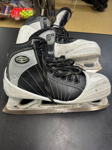 CCM 652 Super Tacks Hockey Goalie Skates Size 5.5 (Used)