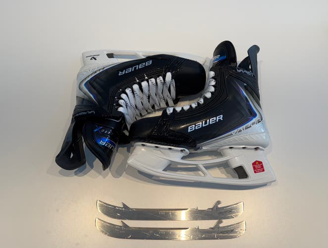 Bauer Vapor Flylite Hockey Skates size 7 (Like New)