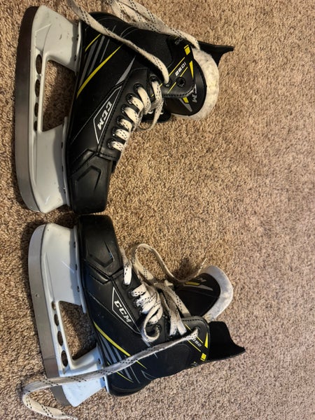CCM Tacks 1092 Hockey Skates Regular Width Size 4 (New)