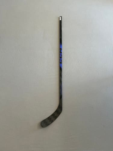 Used 30 Flex P29 Junior CCM Ribcor Trigger 10 Pro Right Handed Hockey Stick