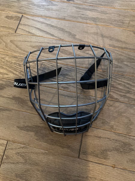 Large Bauer Profile III Facemask Full Cage (Used)
