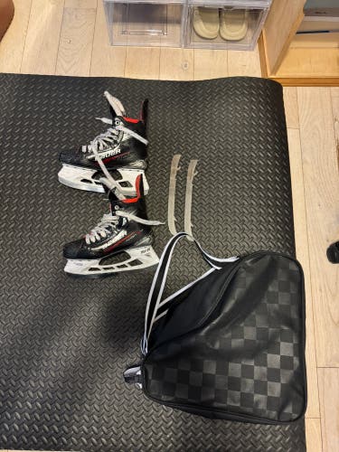 2023 Bauer Vapor X4 Hockey Skates 7 (Used)