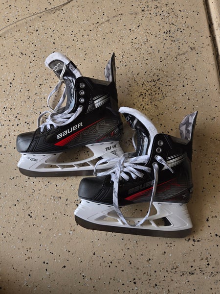 Bauer Vapor 3X Hockey Skates Regular Width 7.5 (Used)