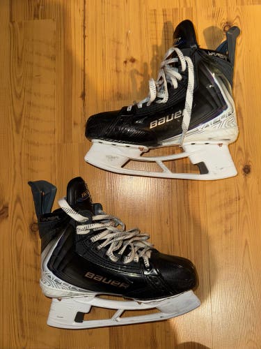 2025 Bauer Vapor Flylite Hockey Skates Regular Width Size 5.5 (Used)