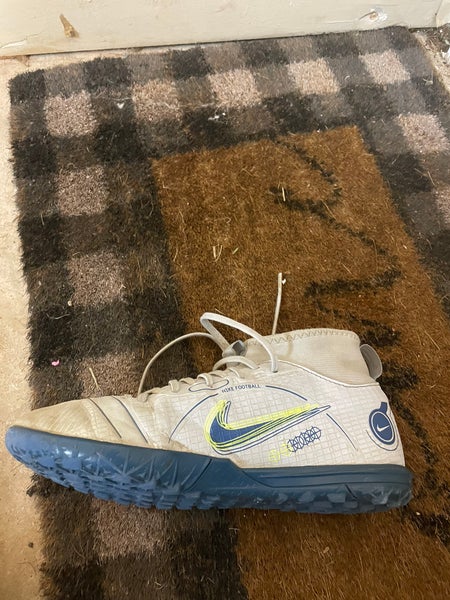 White Men's 4Y (Big Kids / Youth) Youth Nike Shoes (Used)