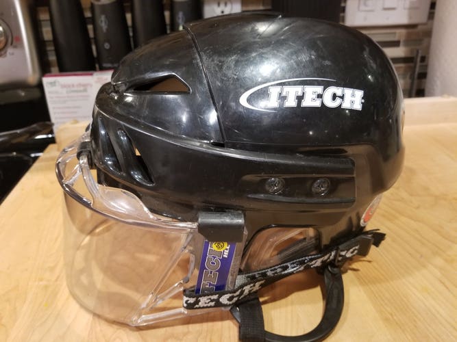 Mint condition classic  Itech HC 95 hockey helmet with itech visor