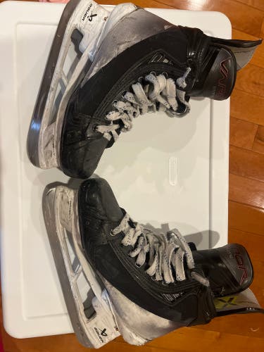 Bauer Vapor Hyperlite 2 Hockey Skates Regular Width 7.5 (Used)