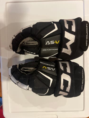 Like new CCM Tacks AS-V Gloves 14" (Used)