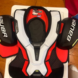 Like new Large Intermediate Bauer Vapor Hyperlite Shoulder Pads (New)