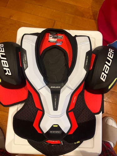 Like new Large Intermediate Bauer Vapor Hyperlite Shoulder Pads (New)