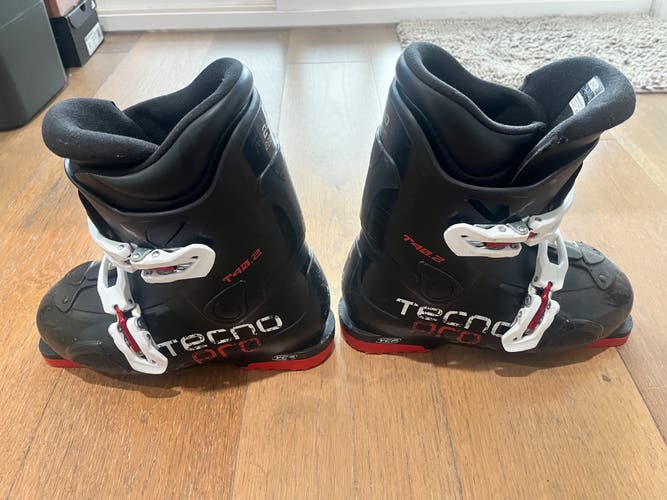 Mondo 24 & 24.5 Women's TecnoPro T45 Ski Boots (Used)