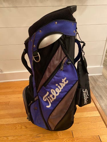 Titleist Carry Bag (Used)- FREE SHIPPING