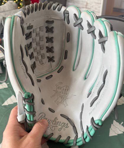 Rawlings Heart of the Hide RH Infield/pitcher fastpitch Glove 12" (used, like new)