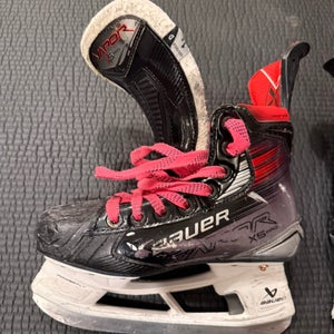 2024 Bauer Vapor X5 Pro Hockey Skates Size 1.5 (Used)