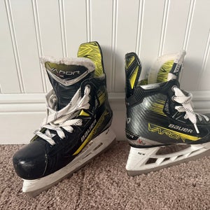 2023 Bauer Vapor X4 Hockey Skates Regular Width 13.5 (Used)